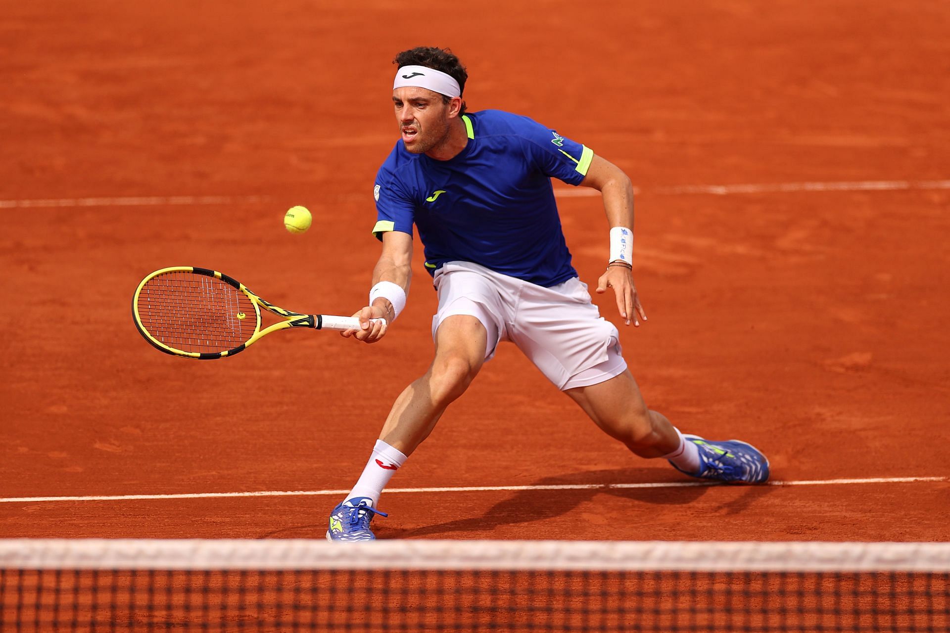 Cecchinato might have a slight edge over his fellow Italian, having won a title in Umag in 2018