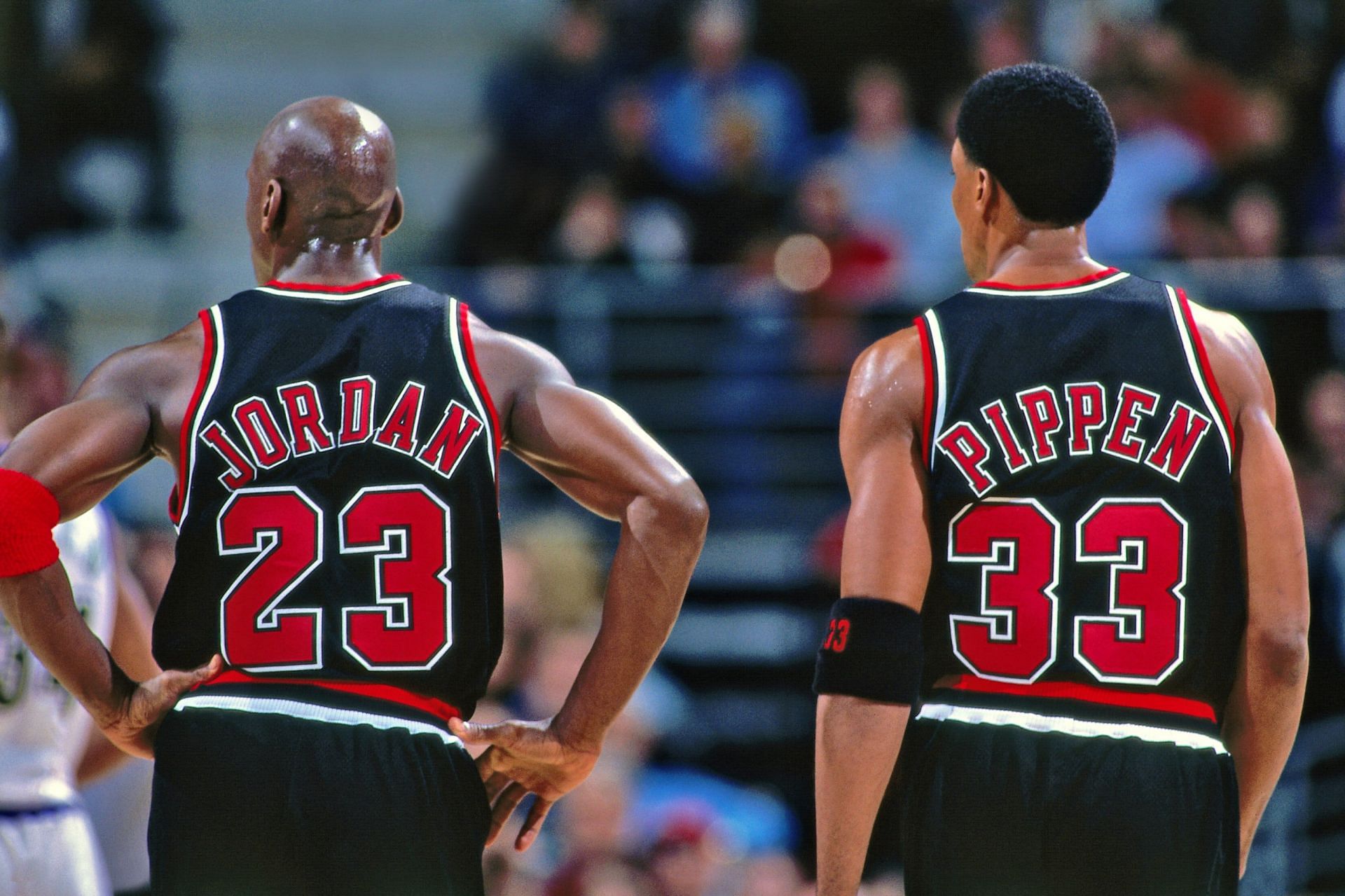 It took time before Michael Jordan learned to trust his teammates. [Photo: Hoopos Habit]