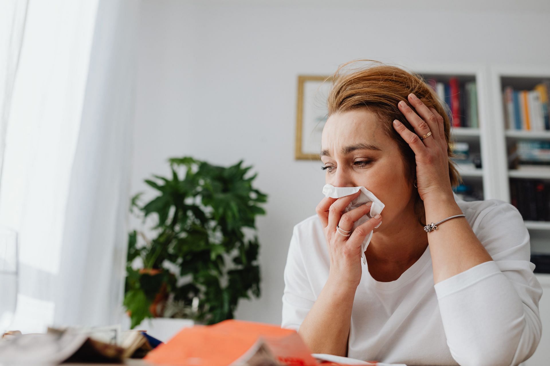 Provides relief with clogged sinuses. (Image via Pexels/ Karolina Grabowska)