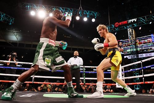 Floyd Mayweather v Logan Paul [courtesy of Getty]