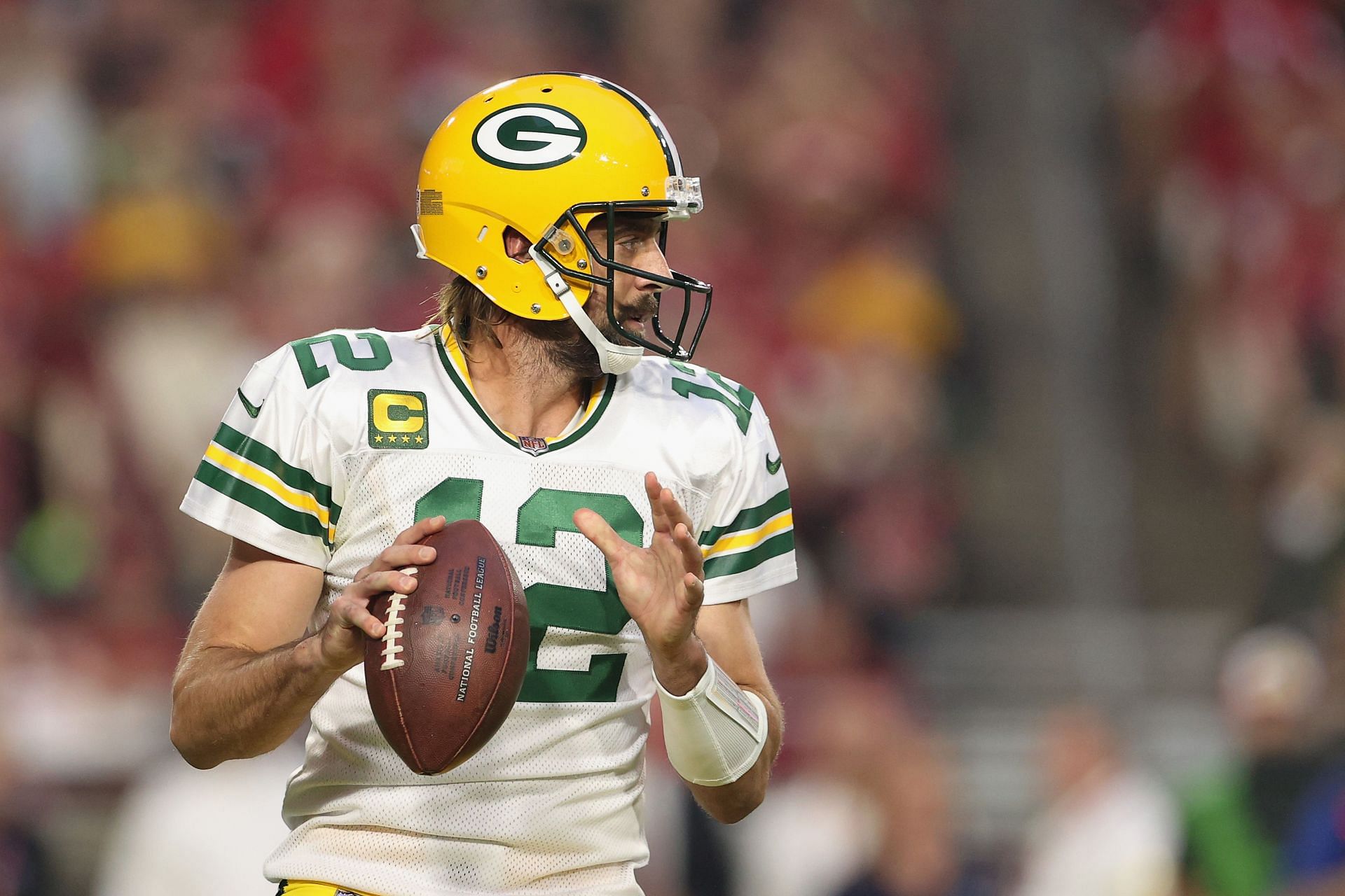 Green Bay Packers Aaron Rodgers goes through his progressions