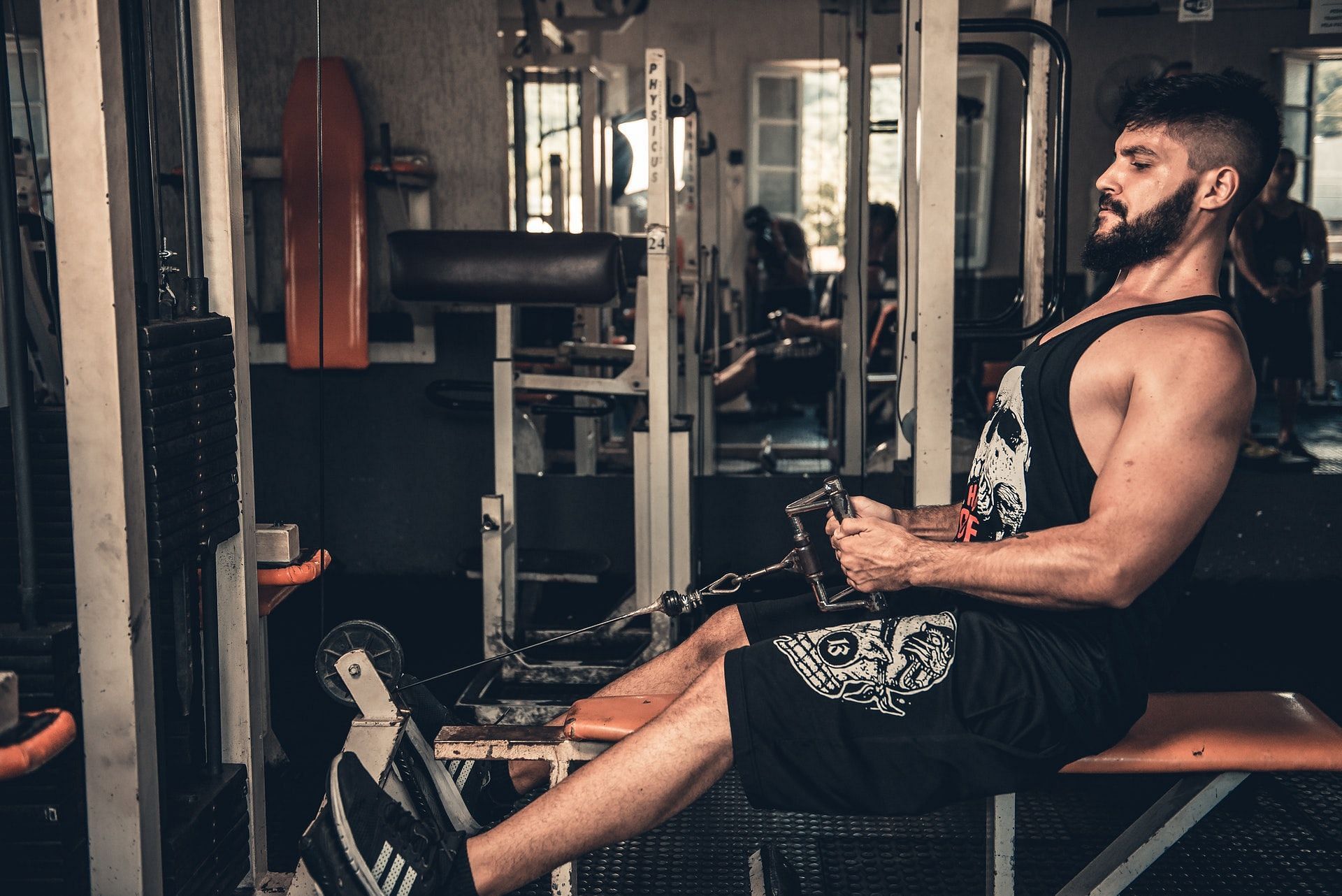 Best exercises using the cable row machine (Image via Pexels/Photo by Cesar Gale&atilde;o)