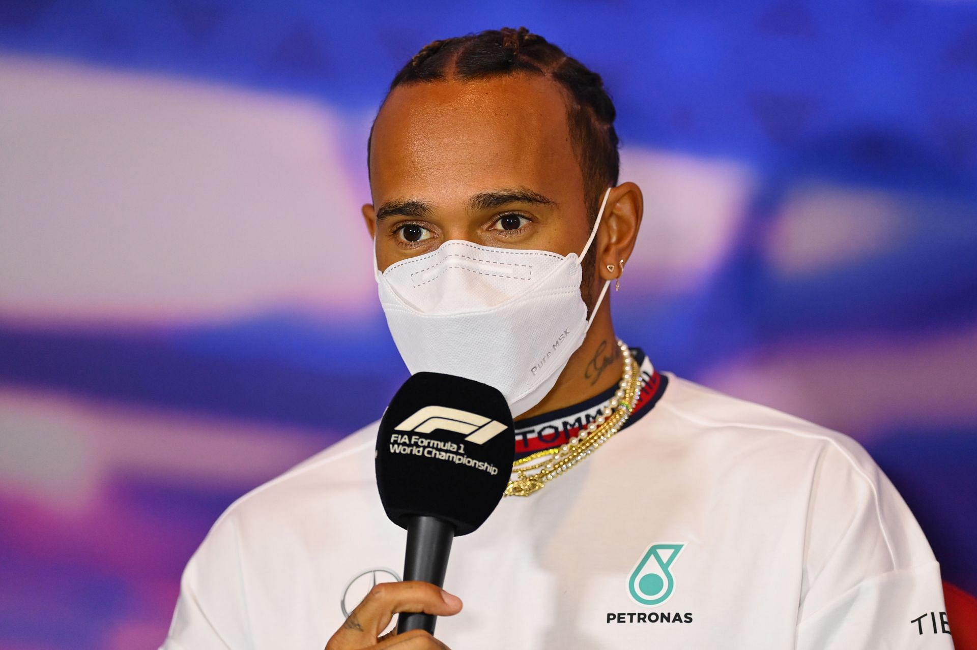 Lewis Hamilton speaks to the media ahead of the 2022 F1 British GP (Photo by Dan Mullan/Getty Images)