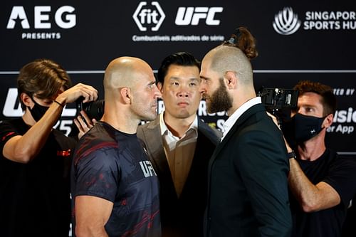 Former UF champion Glover Teixeira (left) and current UFC champion Jiri Prochazka (right)