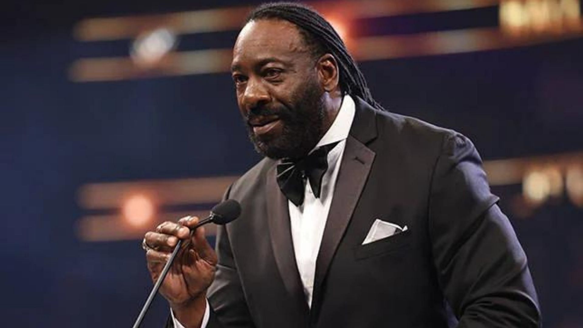 Booker T has praised a former WWE Superstar