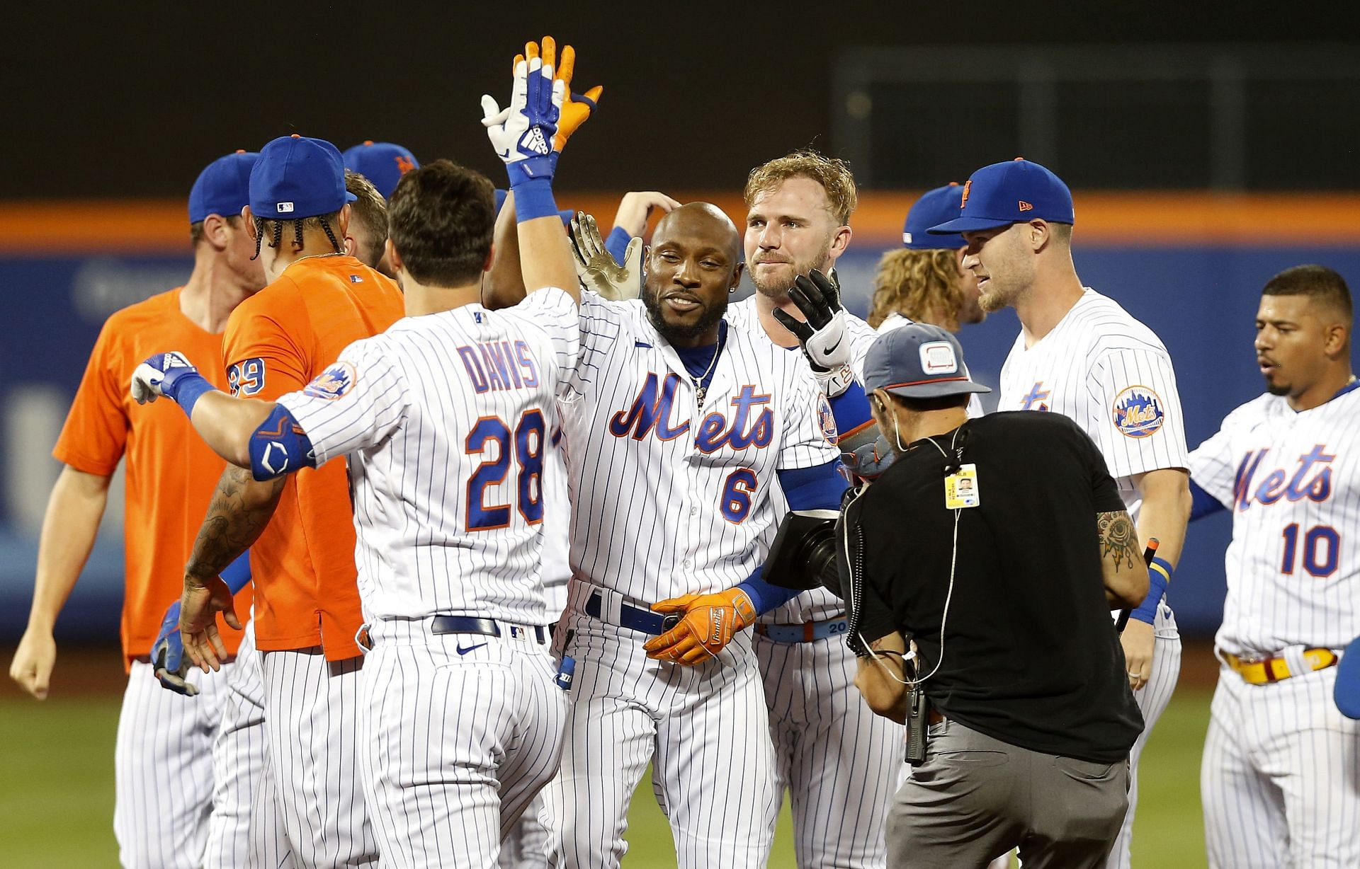 Mets get walk-off win to top Yankees, sweep Subway Series