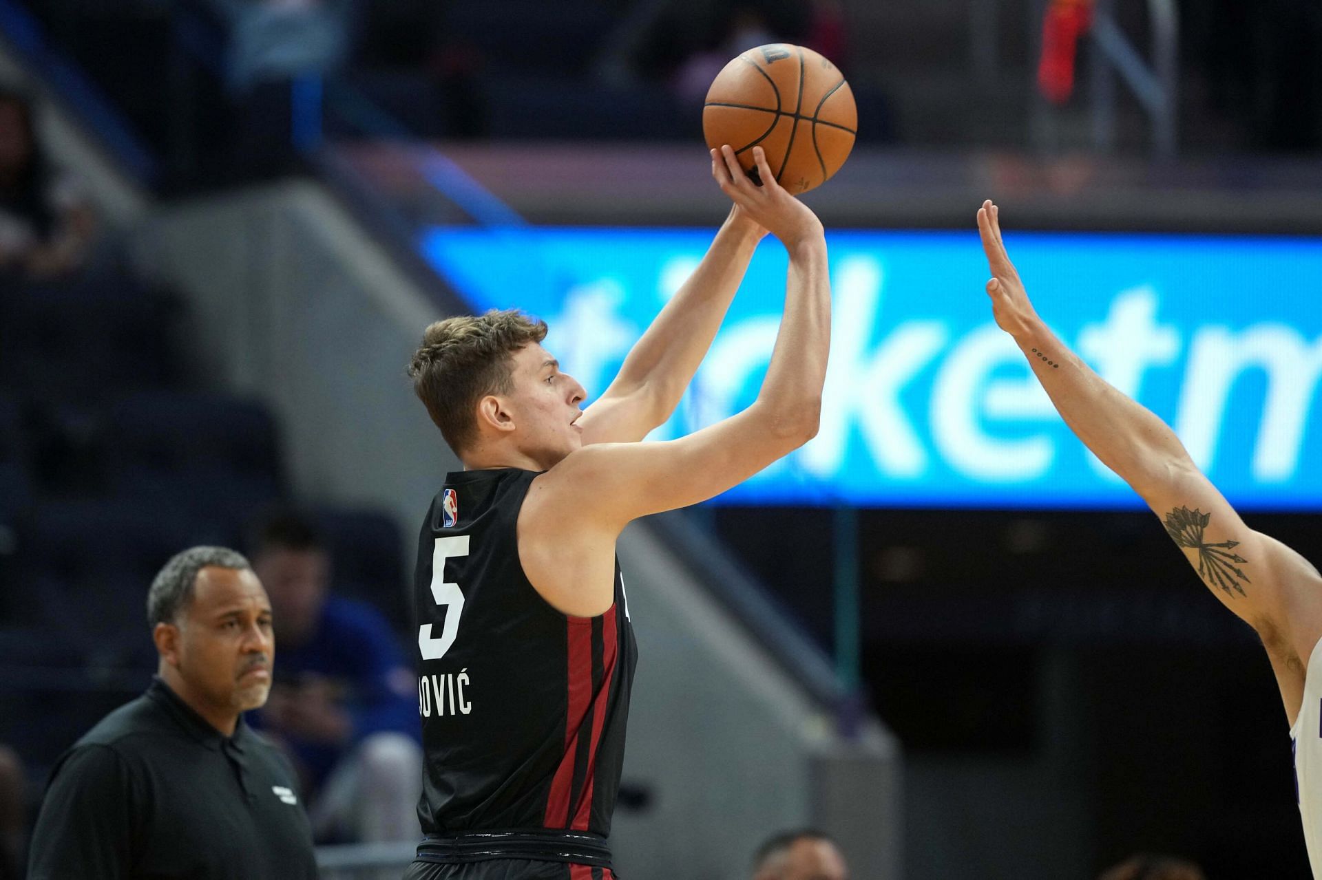 Nikola Jovic came up clutch against the Warriors in the California Classic Summer League