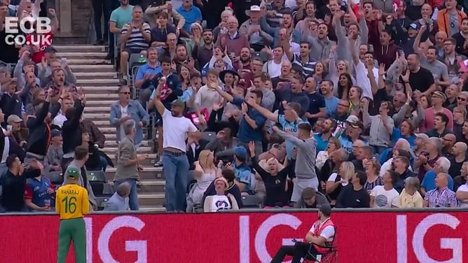 [WATCH] Fan in the stands pulls off a stunning catch during ENG vs SA 2022 1st T20I