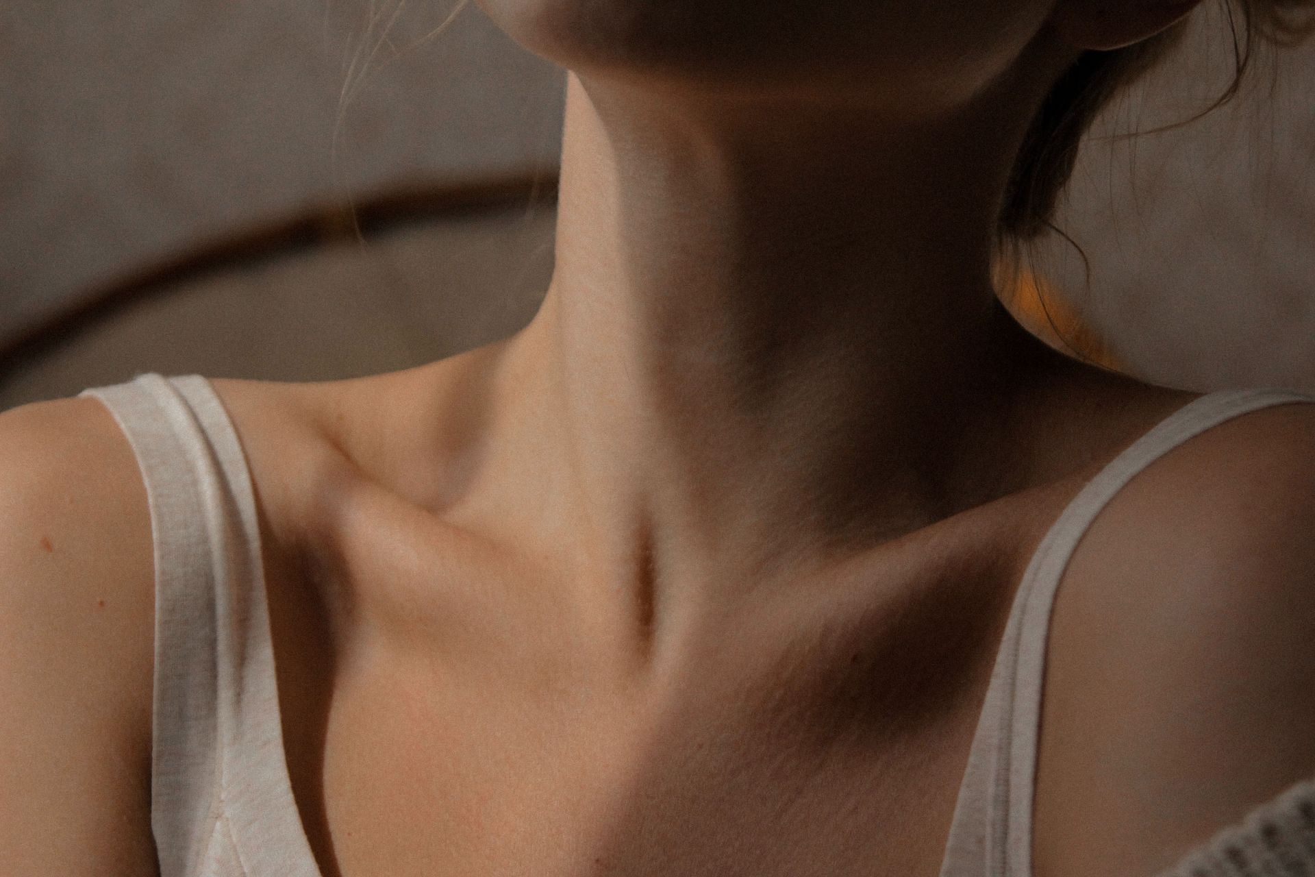 Daily cardio and right diet plan can help you to loose stubborn neck fat. (Image via Unsplash / Emily )