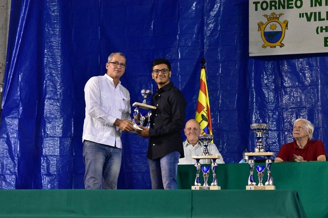 16-year-old Indian Grandmaster Raunak Sadhwani of Nagpur receiving the trophy from the chief guest in Spain on Friday. (Pic credit: Heena Sadhwani)