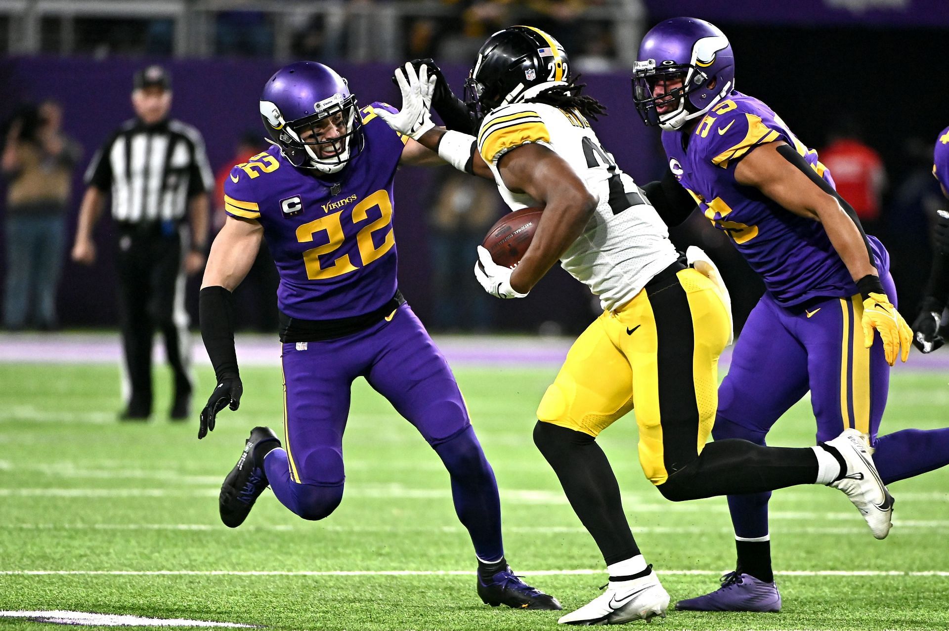 Minnesota Vikings linebacker Ben Leber (51) on the sideline during a game  against the Pittsburgh Steelers at Heinz field in Pittsburgh PA. Pittsburgh  won the game 27-17. (Credit Image: © Mark Konezny/Southcreek