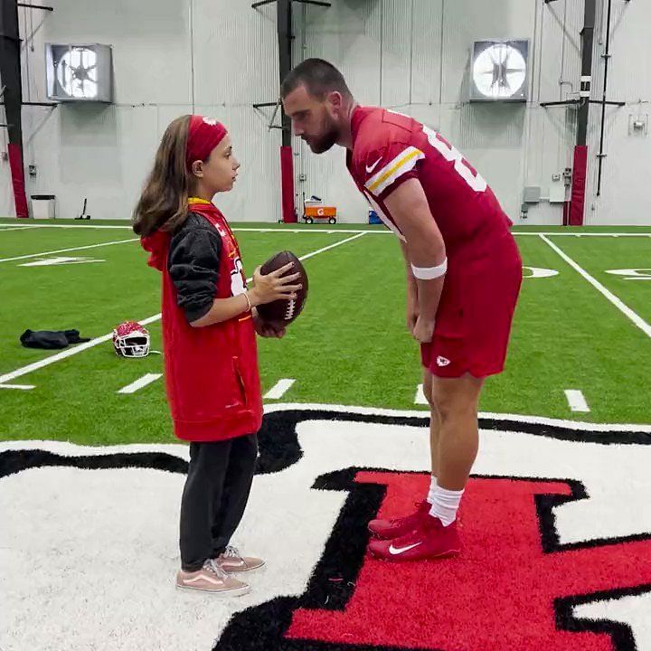 Patrick Mahomes Celebrates 'Date Night' With Diamond Rings And 'Single'  Travis Kelce, Days After Rescuing His Partner From National Disaster -  EssentiallySports