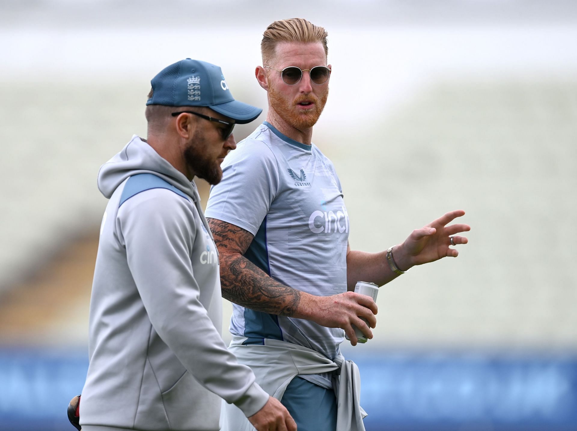 Brendon McCullum (L) is happy with Ben Stokes&#039; decision to retire from ODIs