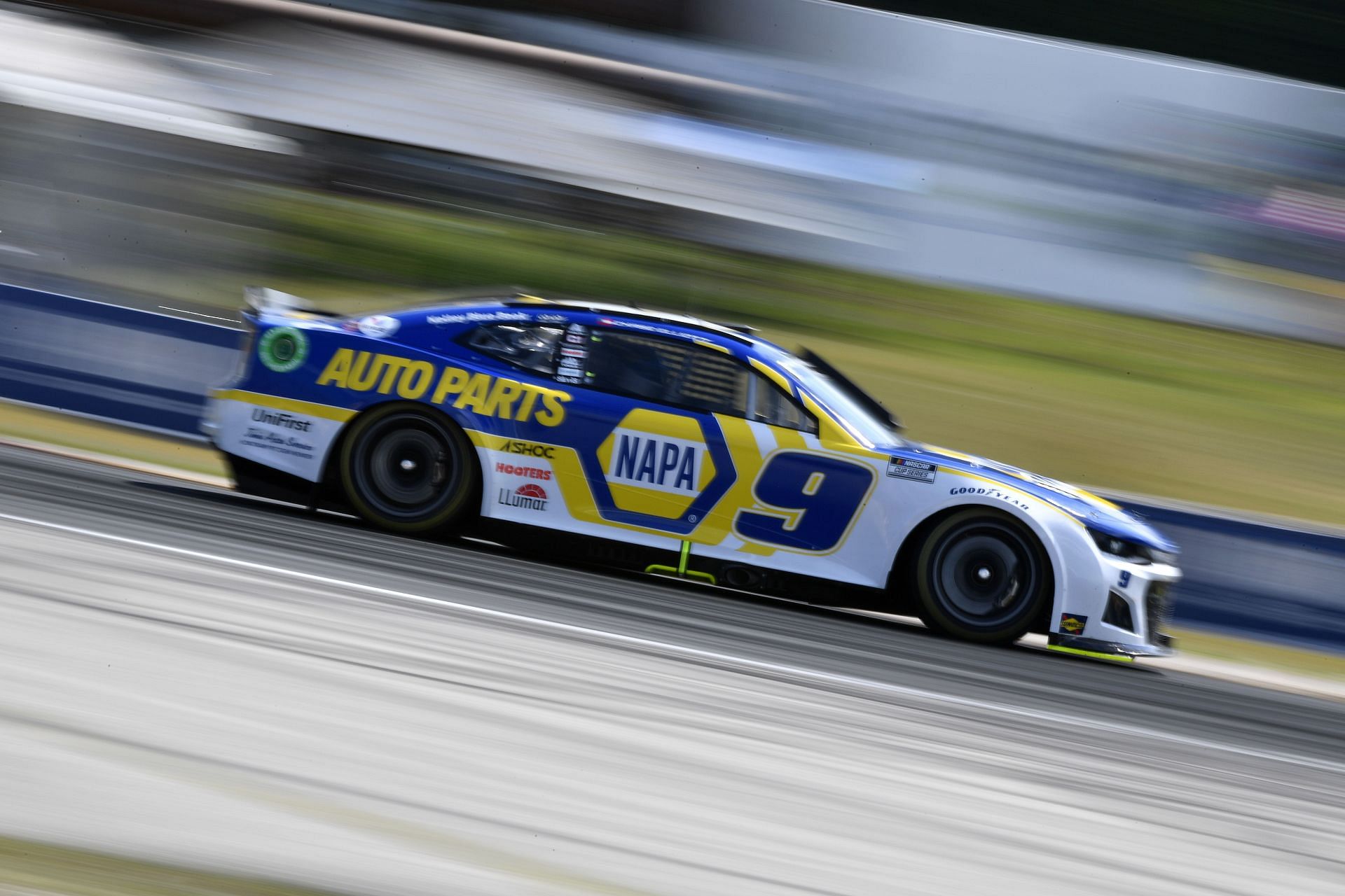 Chase Elliott drives during the NASCAR Cup Series Kwik Trip 250 at Road America (Photo by Logan Riely/Getty Images)