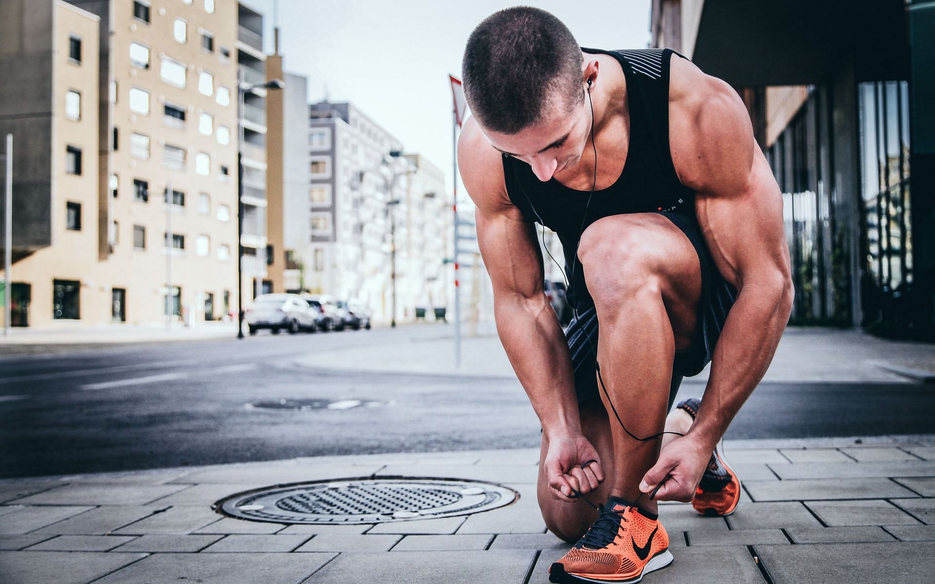 Long-distance running works across all kinds of body muscles. (Image via Unsplash/Alexander Redl)