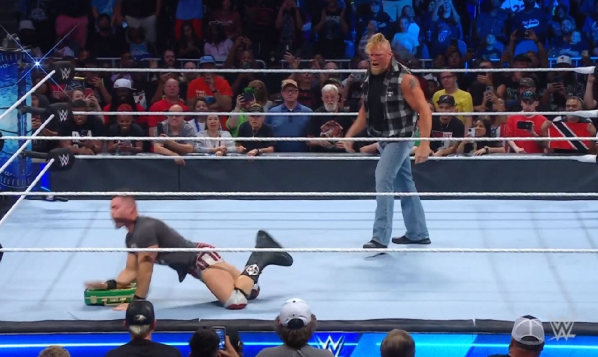 WWE SmackDown में ब्रॉक लैसनर ने कराई थ्योरी को सुपलेक्स सिटी की सैर
