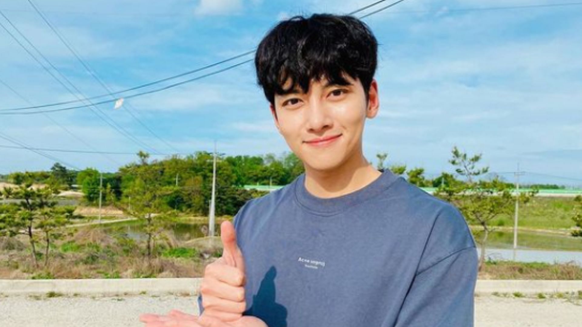 Ji Chang-wook poses for a picture (Image via Instagram/@jichangwook)