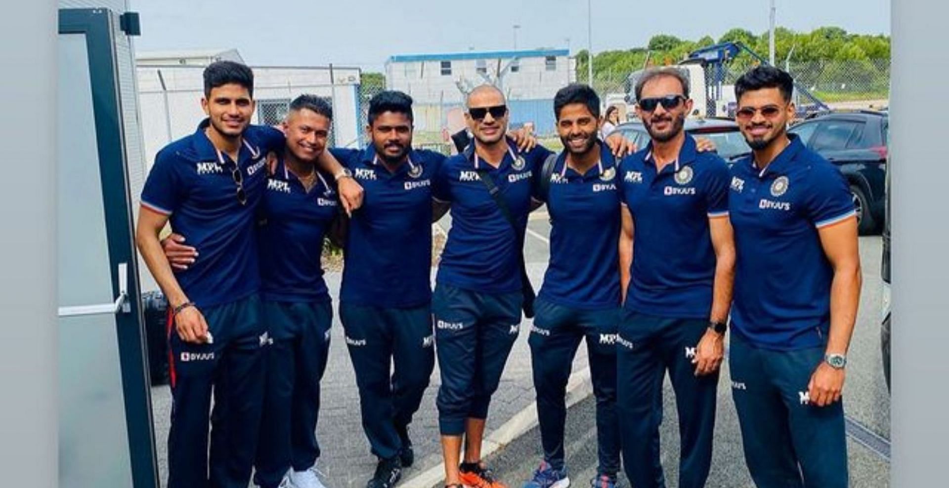Indian cricketers pose for a group photograph (Credits: Instagram)