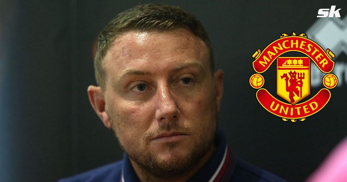 Paddy Kenny believes these are worrying times for Manchester United.