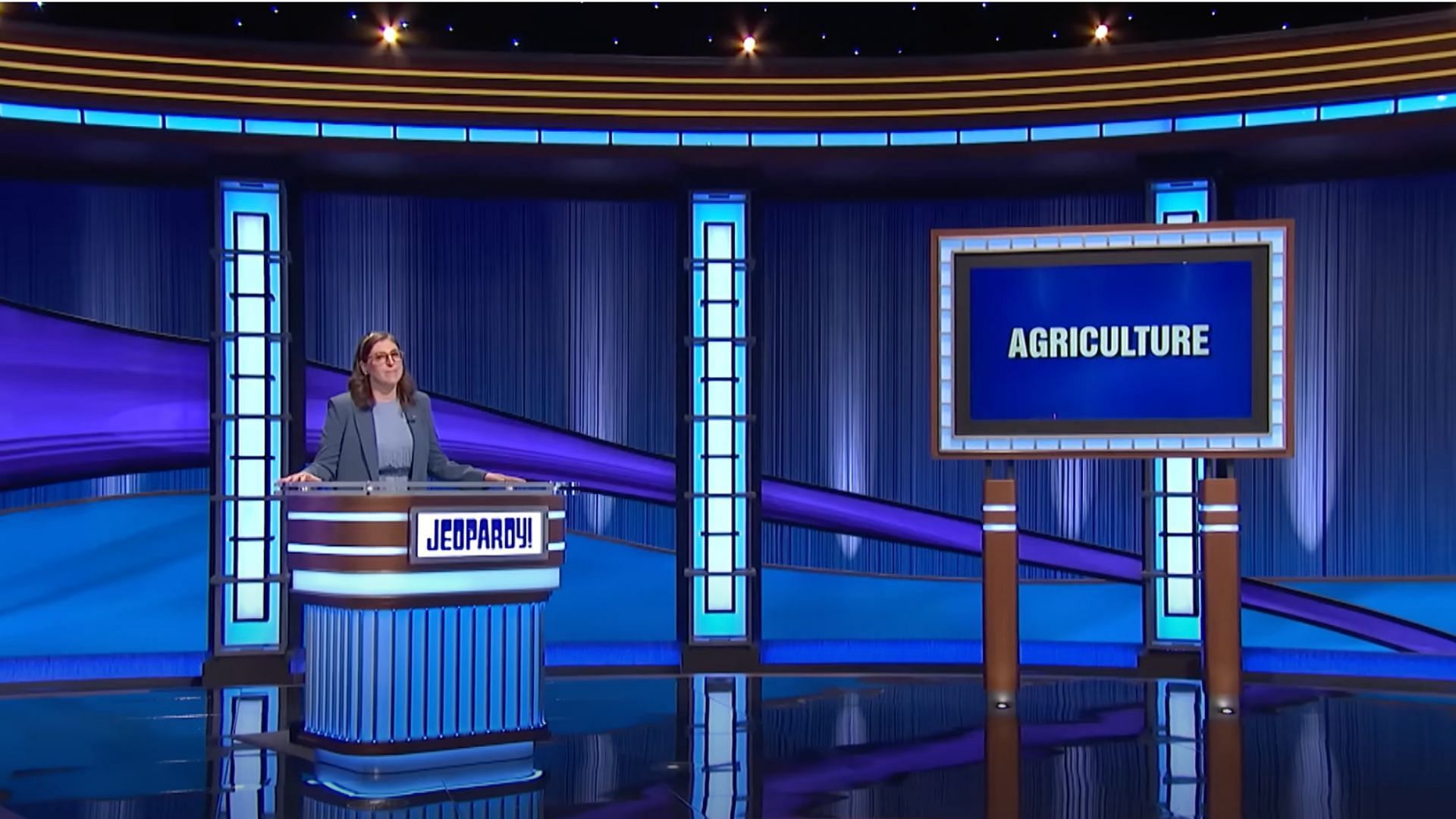 Mayim Bialik hosted the July 6, 2022 episode (Image via Jeopardy)