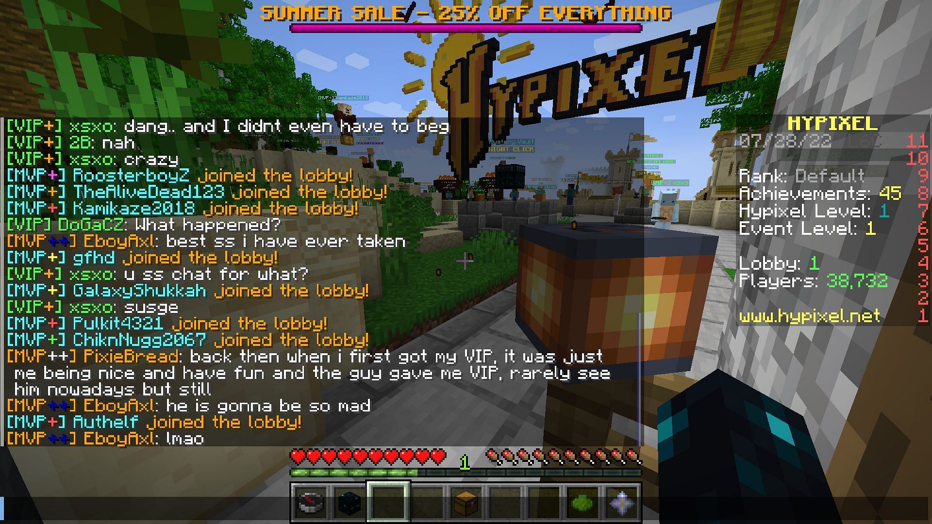 Chat showing a small rectangular box on the left-hand side that indicates its status (Image via Minecraft 1.19.1 update)