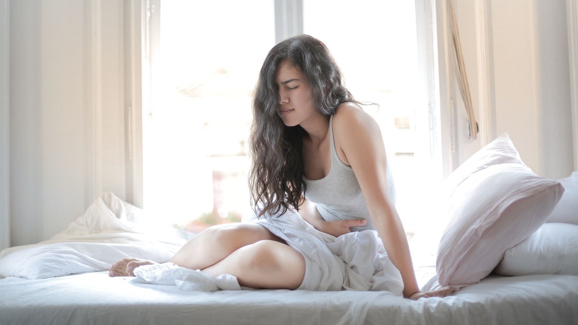 What causes your ovaries to twist? Image via Pexels/Andrea Piacquadio