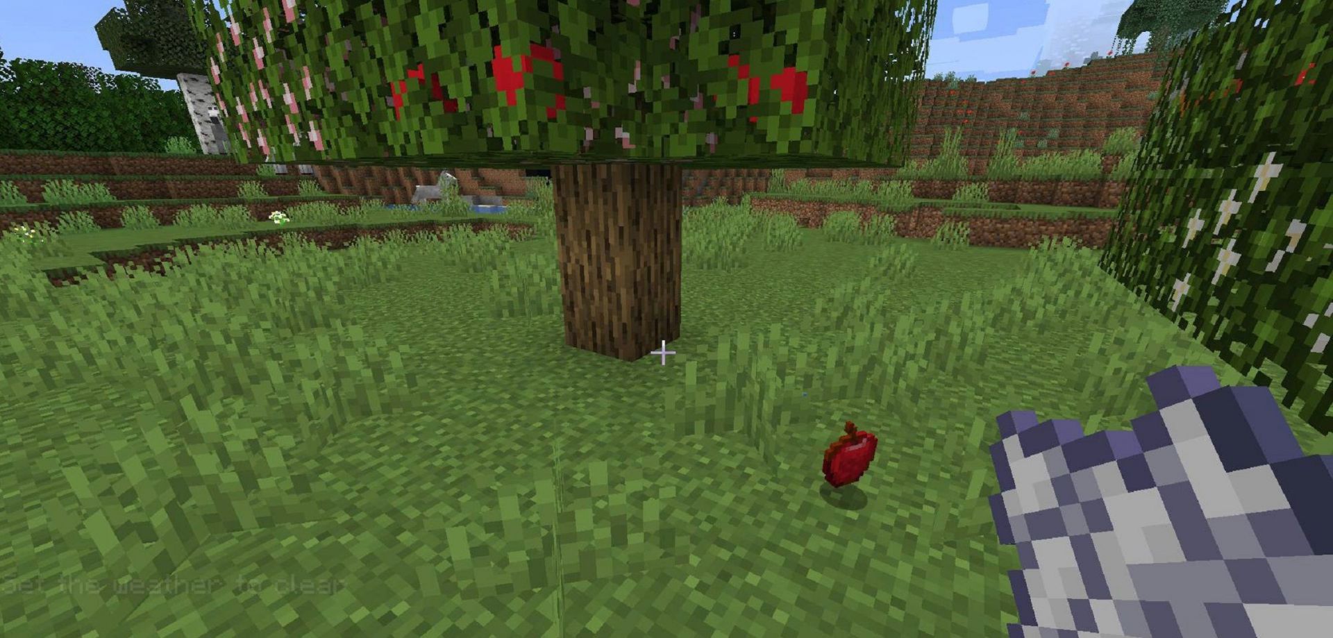 A fruit trees mod featuring an apple tree (Image via 9Minecraft)