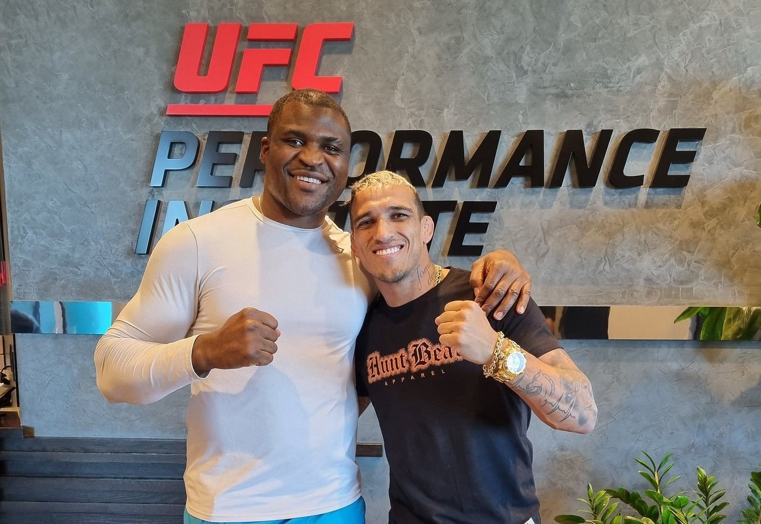 Francis Ngannou (left) and Charles Oliveira (right) [Image Credits: @francis_ngannou on Twitter]