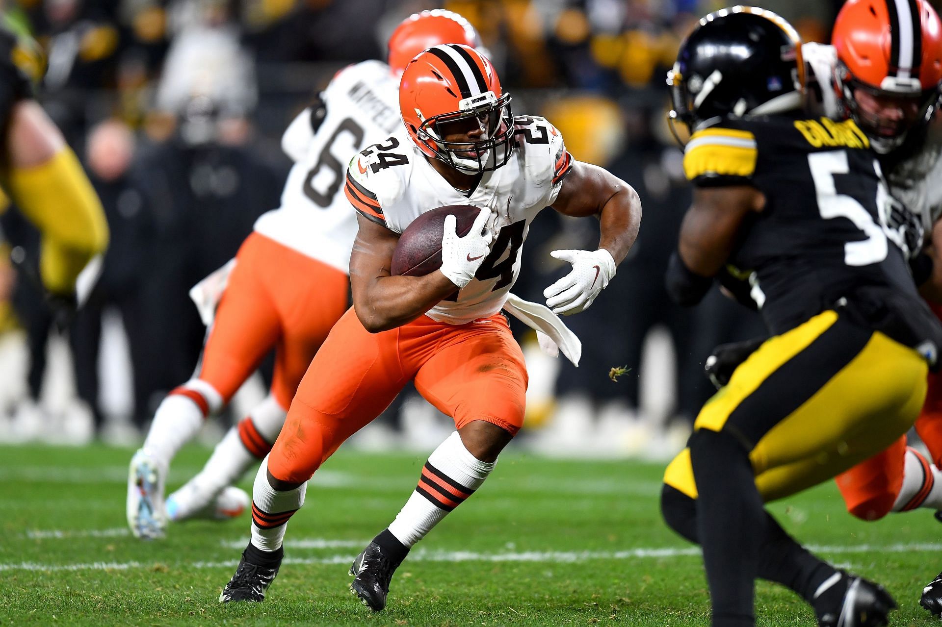 Nick Chubb in action in the Cleveland Browns v Pittsburgh Steelers game