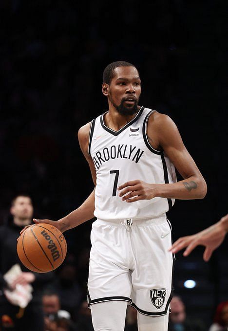 Kevin Durant takes break from trade talks to show off softball skills