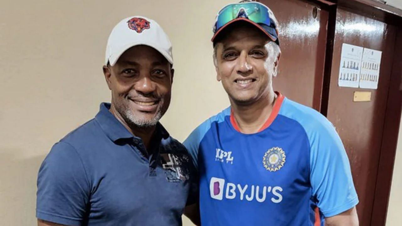 भारतीय टीम के हेड कोच राहुल द्रविड़ के साथ राहुल द्रविड़ 