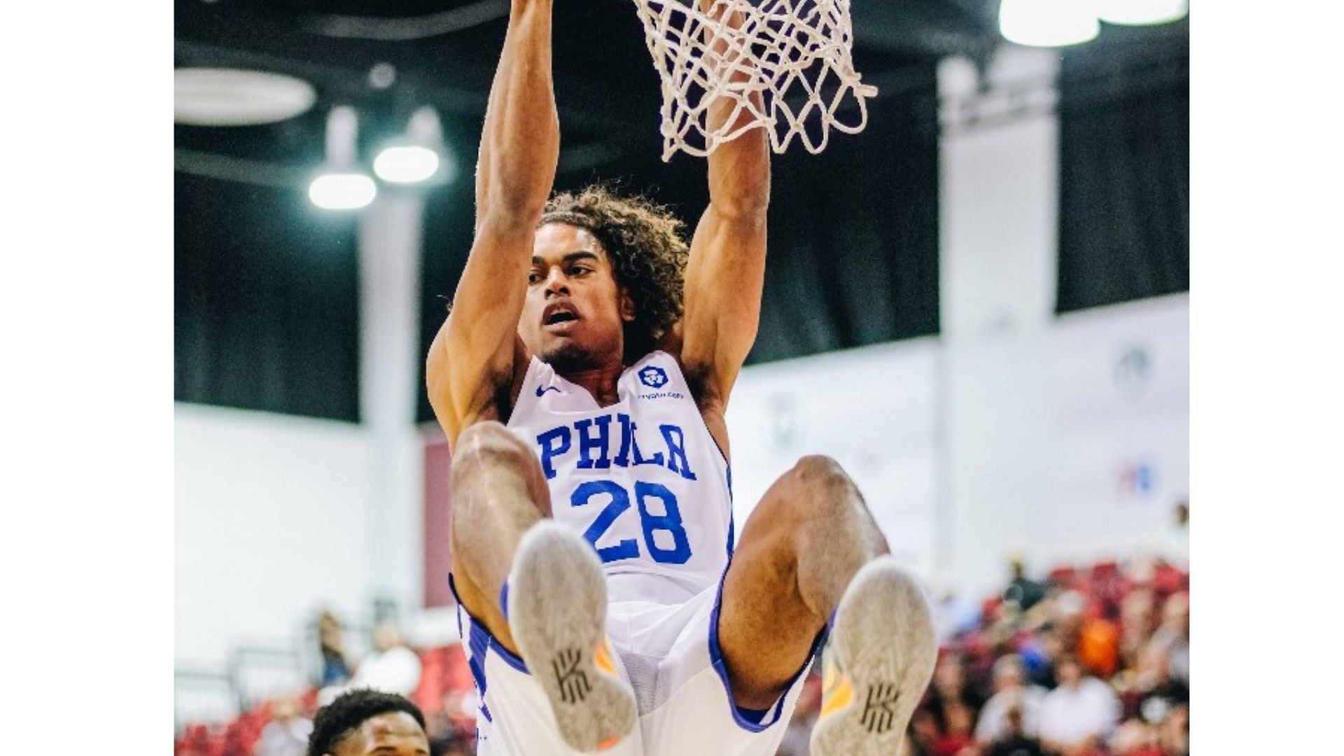 Malik Ellison with a dunk during the 76ers game against the Heat [Image Credits: 76ers/Twitter]