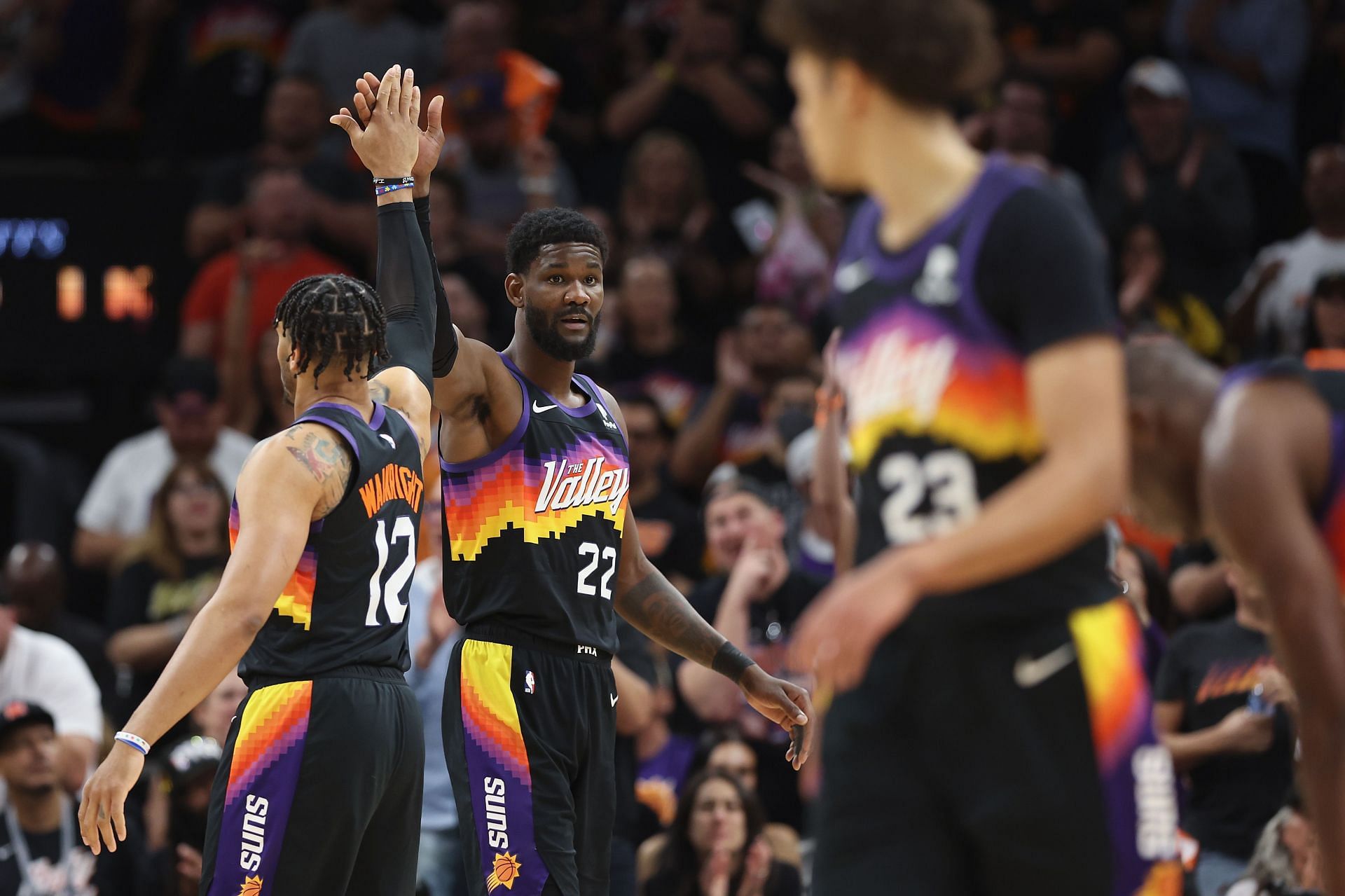 Deandre Ayton celebrates a play