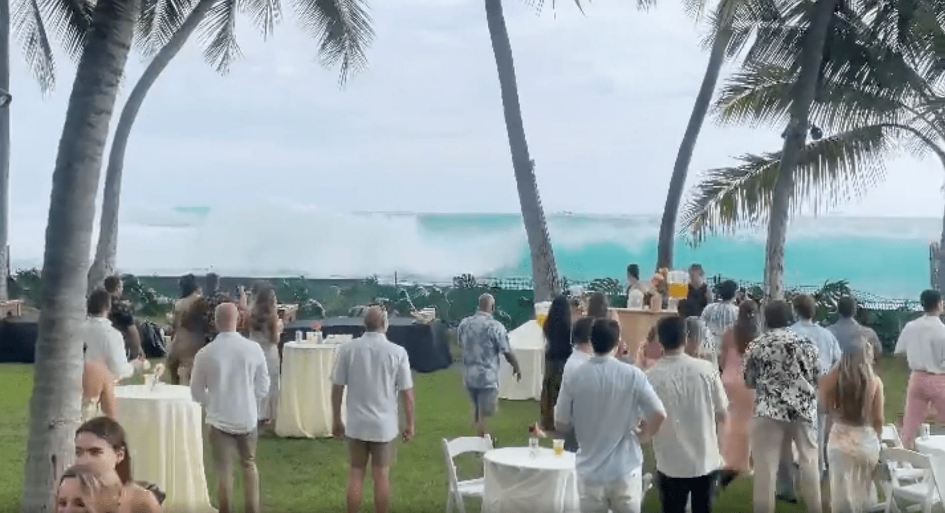 A large wave disrupts wedding celebrations in Hawaii. (Image via @k.e.n_n.y.b/ Instagram)