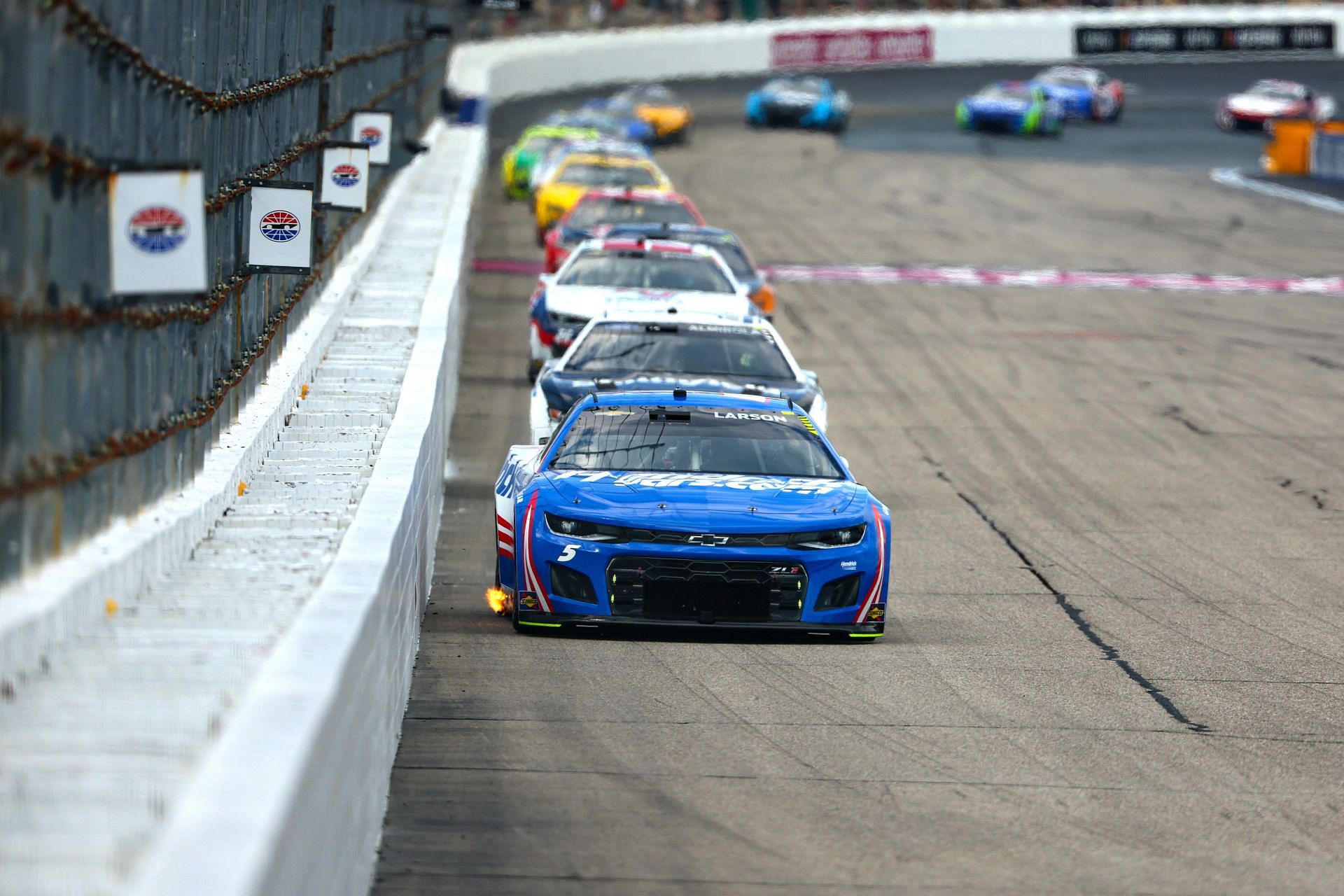 Kyle Larson leads the field during the 2022 NASCAR Cup Series Ambetter 301 at New Hampshire Motor Speedway in Loudon, New Hampshire (Photo by James Gilbert/Getty Images)