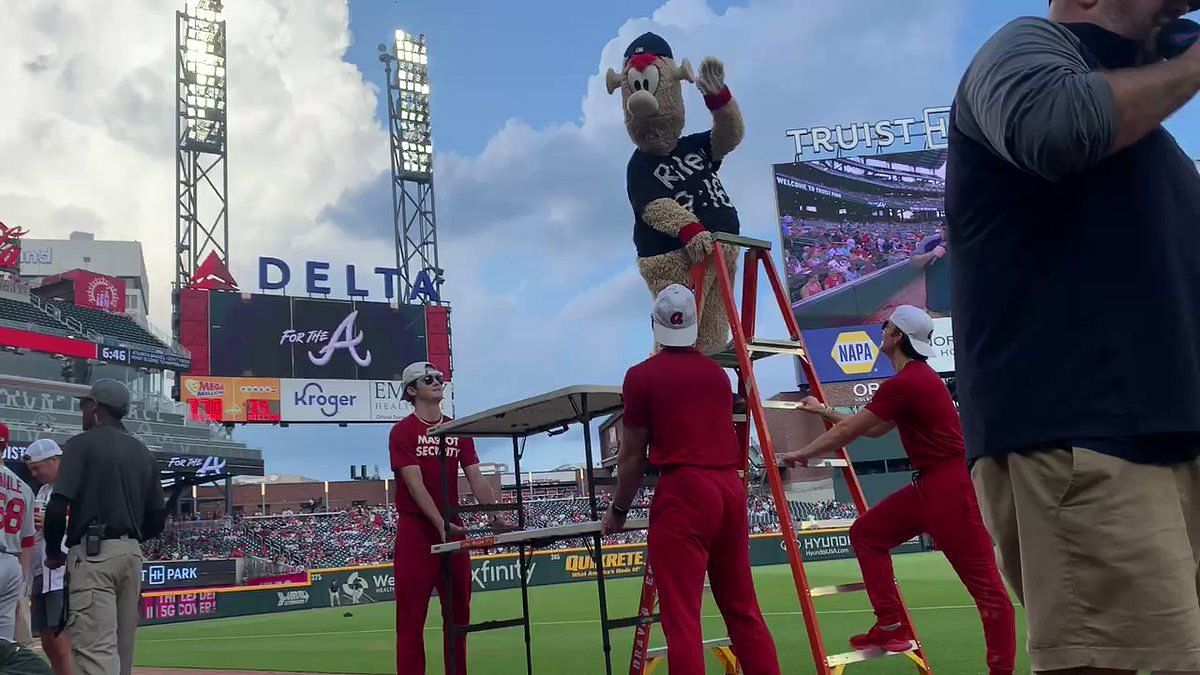 CUMBERLAND, GA - APRIL 23: Braves mascot Blooper entains the fans during  the MLB game between the Atlanta Braves and the Arizona Diamondbacks on  April 23, 2021 at Truist Park in Cumberland