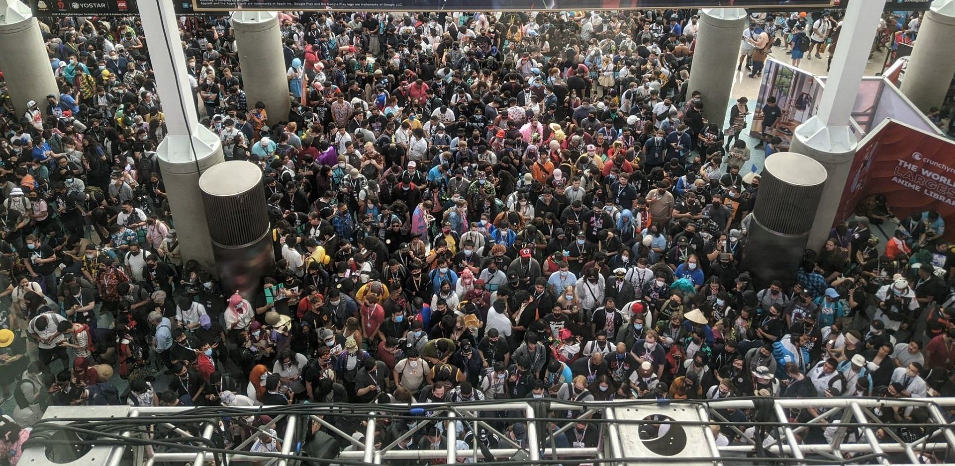 Costumeclad fans hit LA Convention Center for Anime Expo