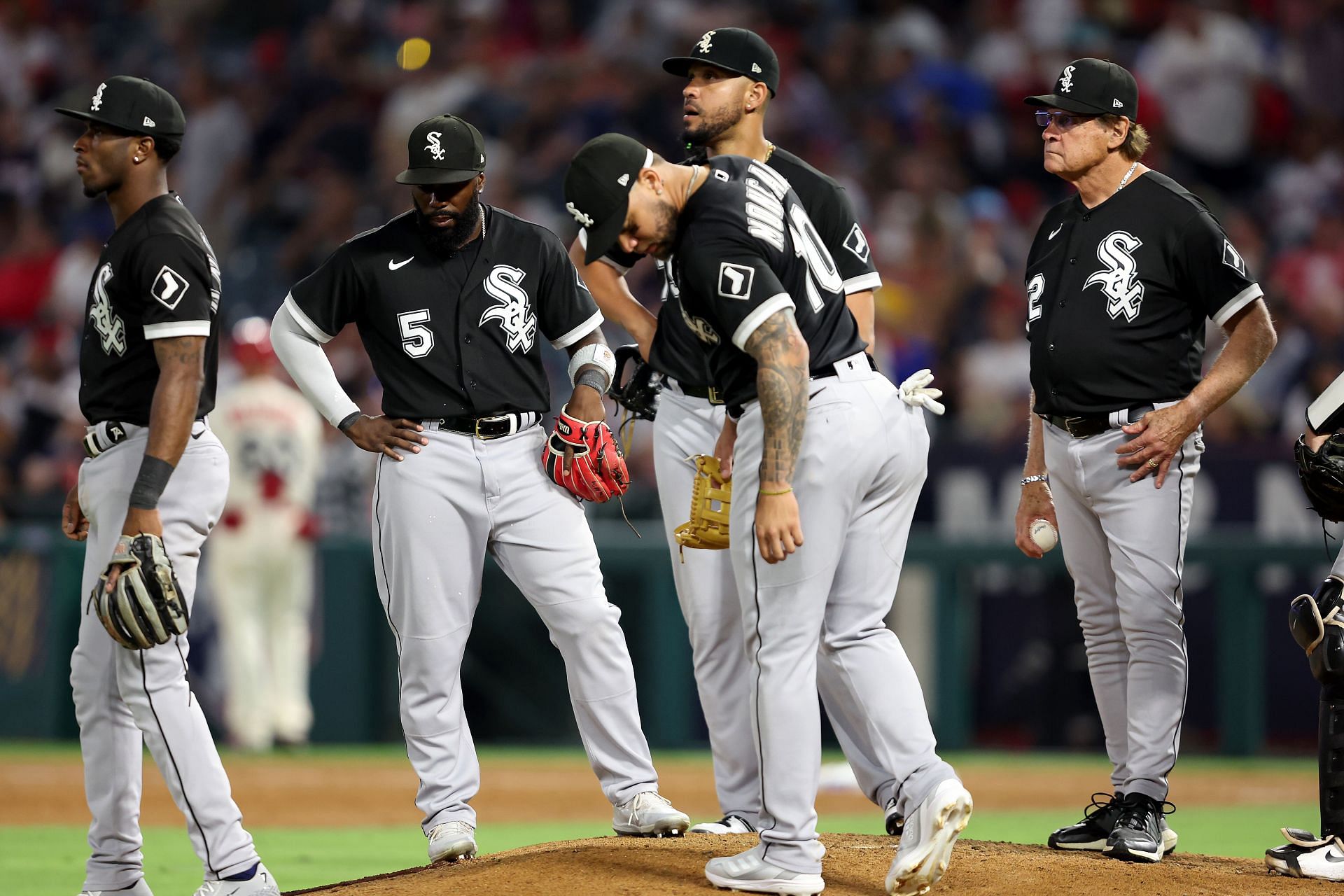 Josh Harrison, Yoan Moncada and Manager Tony LaRussa of the Chicago White Sox look on from the mound