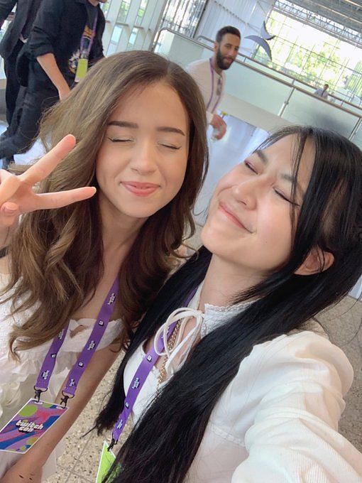 Fans share their experience meeting with Pokimane at TwitchCon 2022