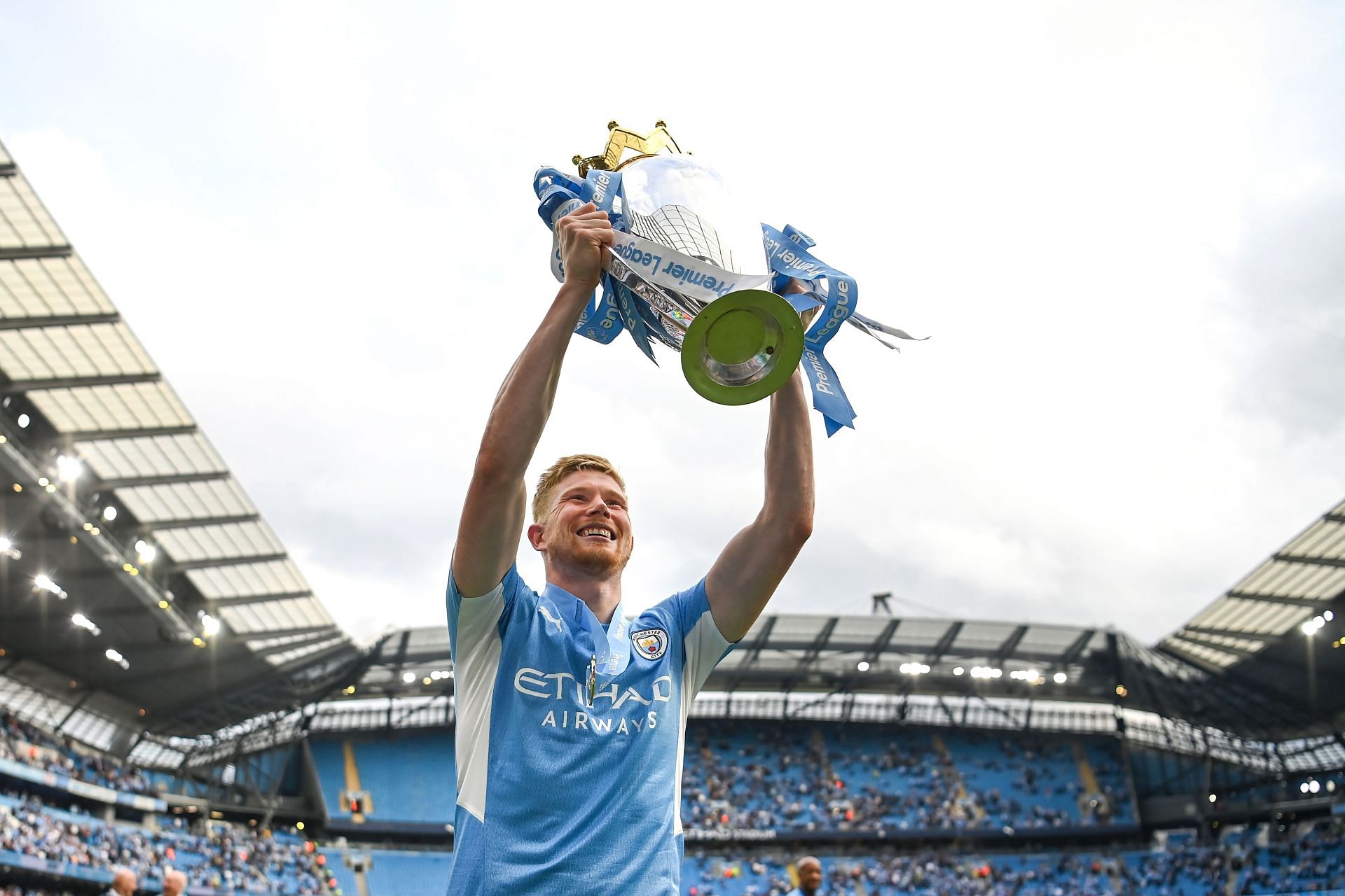 De Bruyne is the highest-rated midfielder in FIFA 22 (Image via Getty)