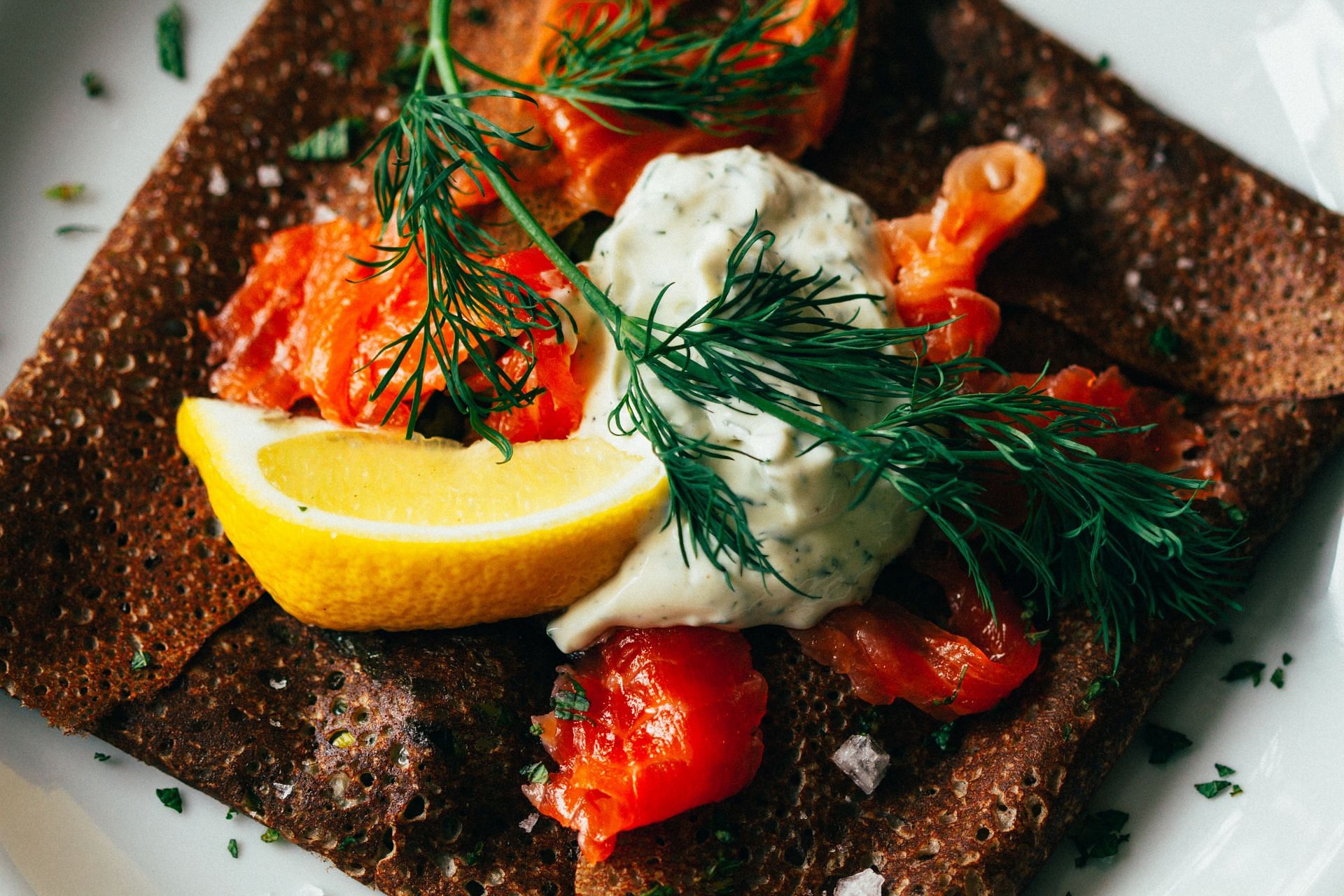 Fresh dill is a surprisingly good source of several essential vitamins and minerals, including vitamin C, manganese and vitamin A (Image via Unsplash @Sarah Halliday)