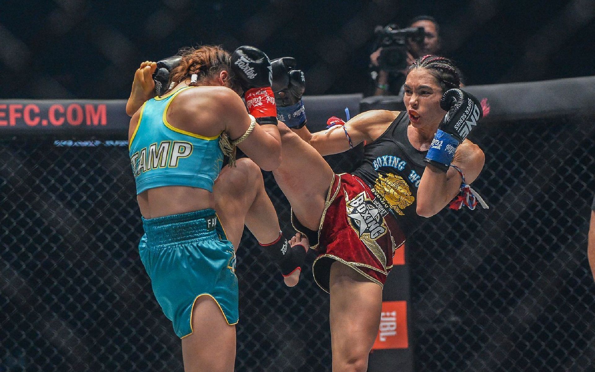 Janet Todd (right) and Stamp Fairtex (left). [Photo ONE Championship]