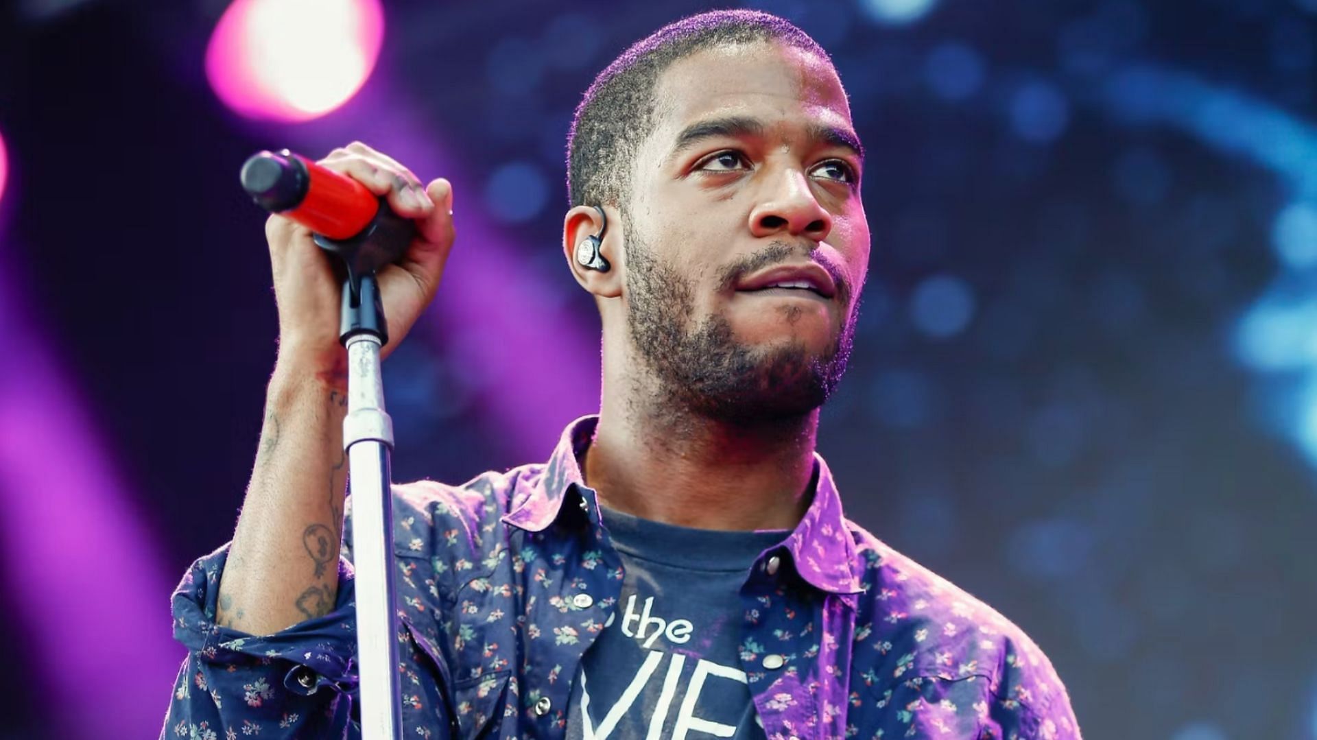 Items were thrown at Kid Cudi during his Rolling Loud Miami set. (Image via Getty)