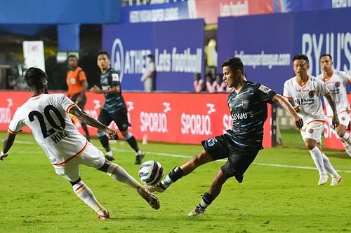 Sanjeev Stalin in action for Kerala Blasters FC in ISL 2021-22 (Image Courtesy: Sanjeev Stalin Instagram)