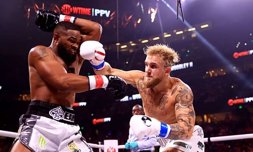 Tyron Woodley (L) and Jake Paul (R) 