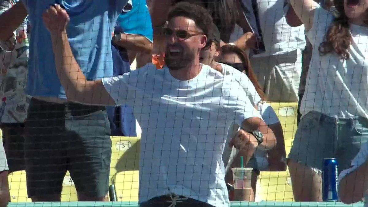 Klay Thompson chugs a beer while cheering his brother on at Dodgers game