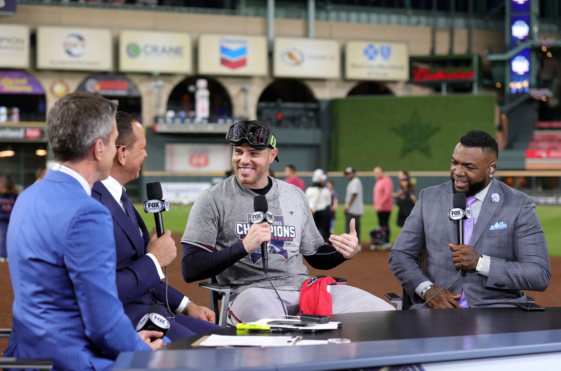 Alex Rodriguez and David Ortiz chat with Freddie Freeman during a broadcast.