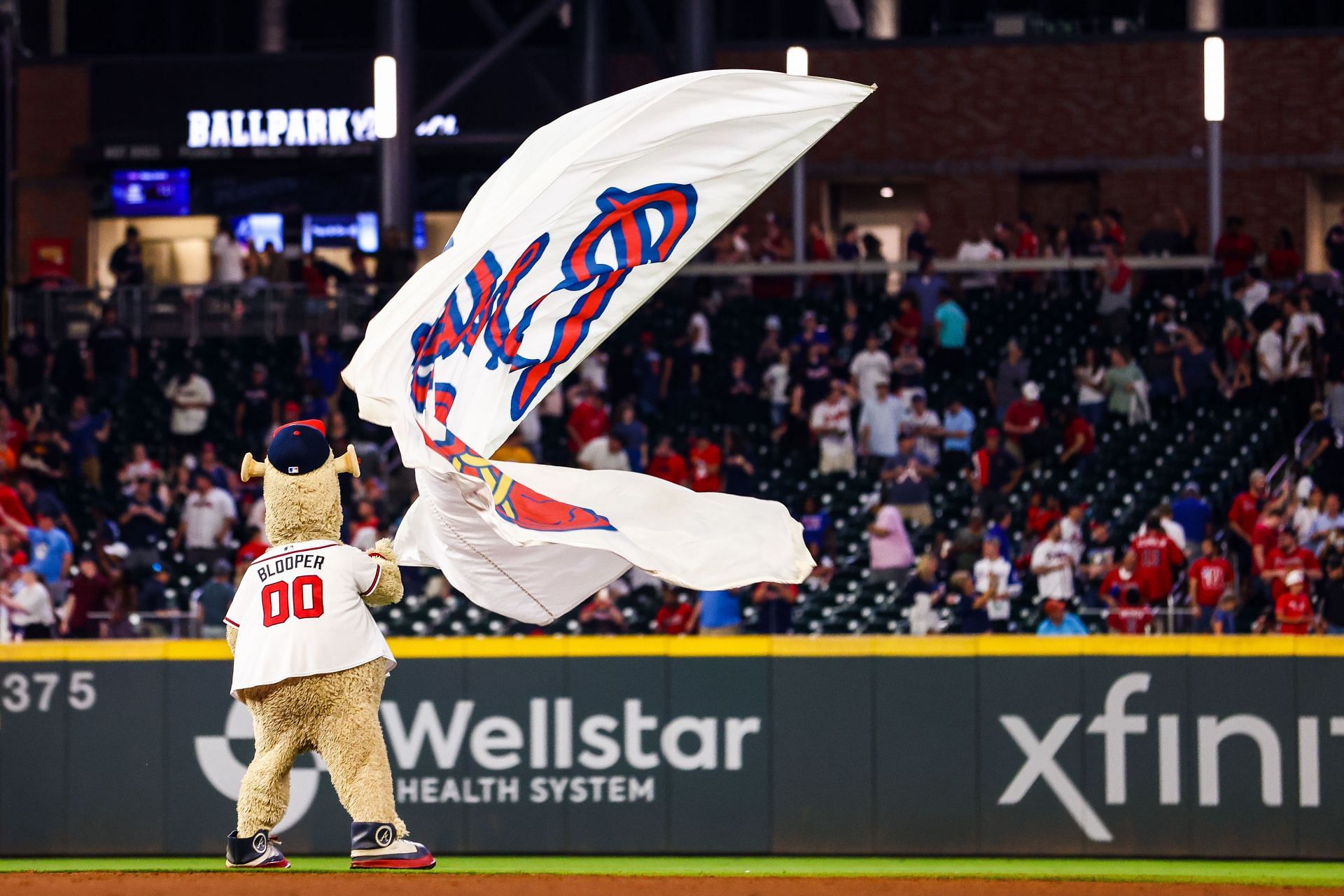 ICYMI: Atlanta Braves mascot Blooper celebrates win over St. Louis