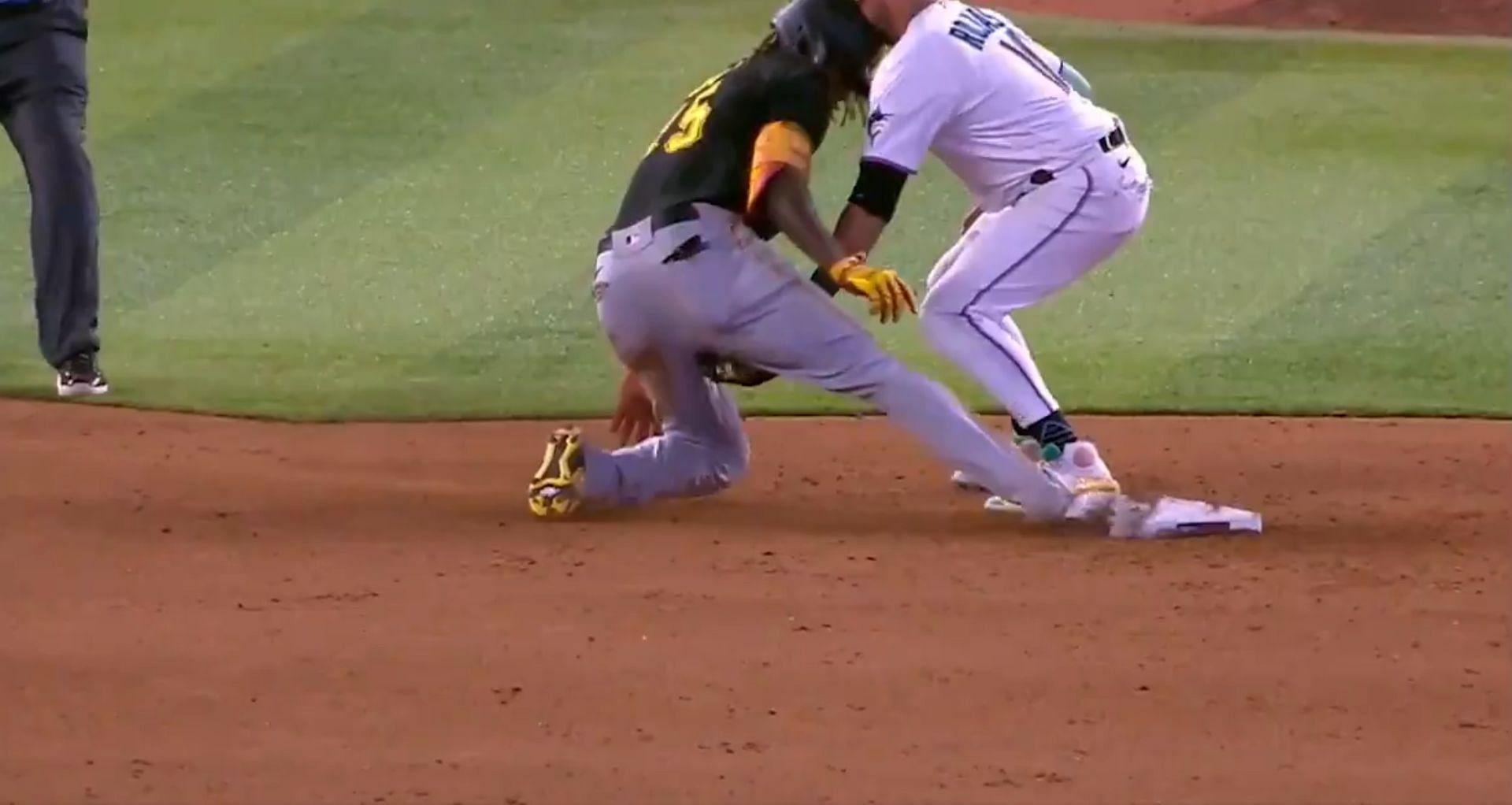 I'd be freaking out lol man has to buy a new tooth now” “And they say  Baseball is a non contact sport” - MLB Twitter goes wild after Oneil Cruz  knocks out