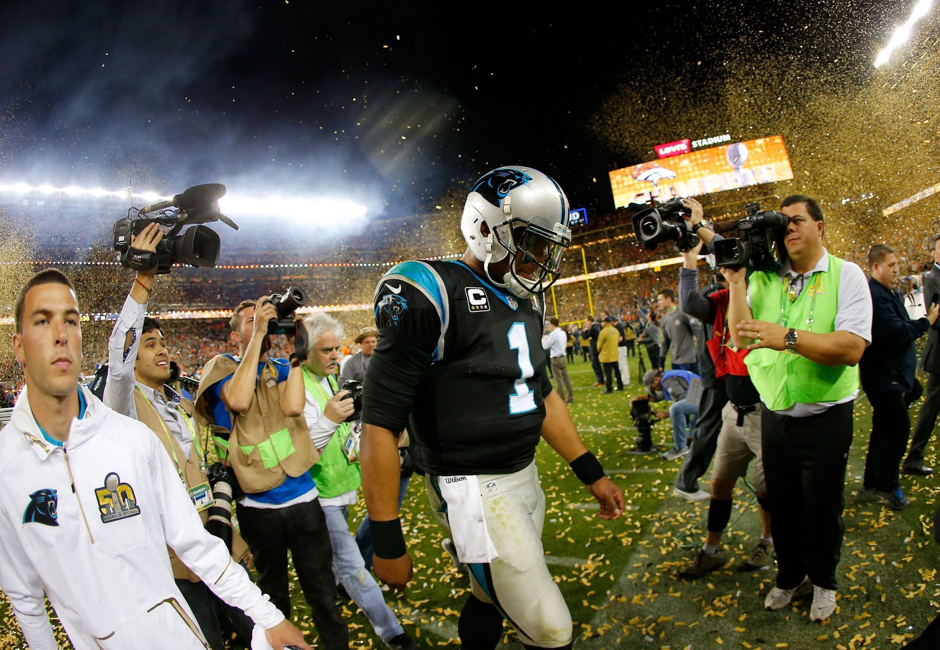 Jan 26, 2003 - San Diego, California, USA - Raiders quarterback RICH GANNON  walks off the field as confetti falls for the Tampa Bay Buccaneers after  the Raiders lost Super Bowl XXXVII